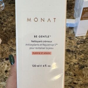 Brand New Sealed Be Gentle Creamy Cleanser - White